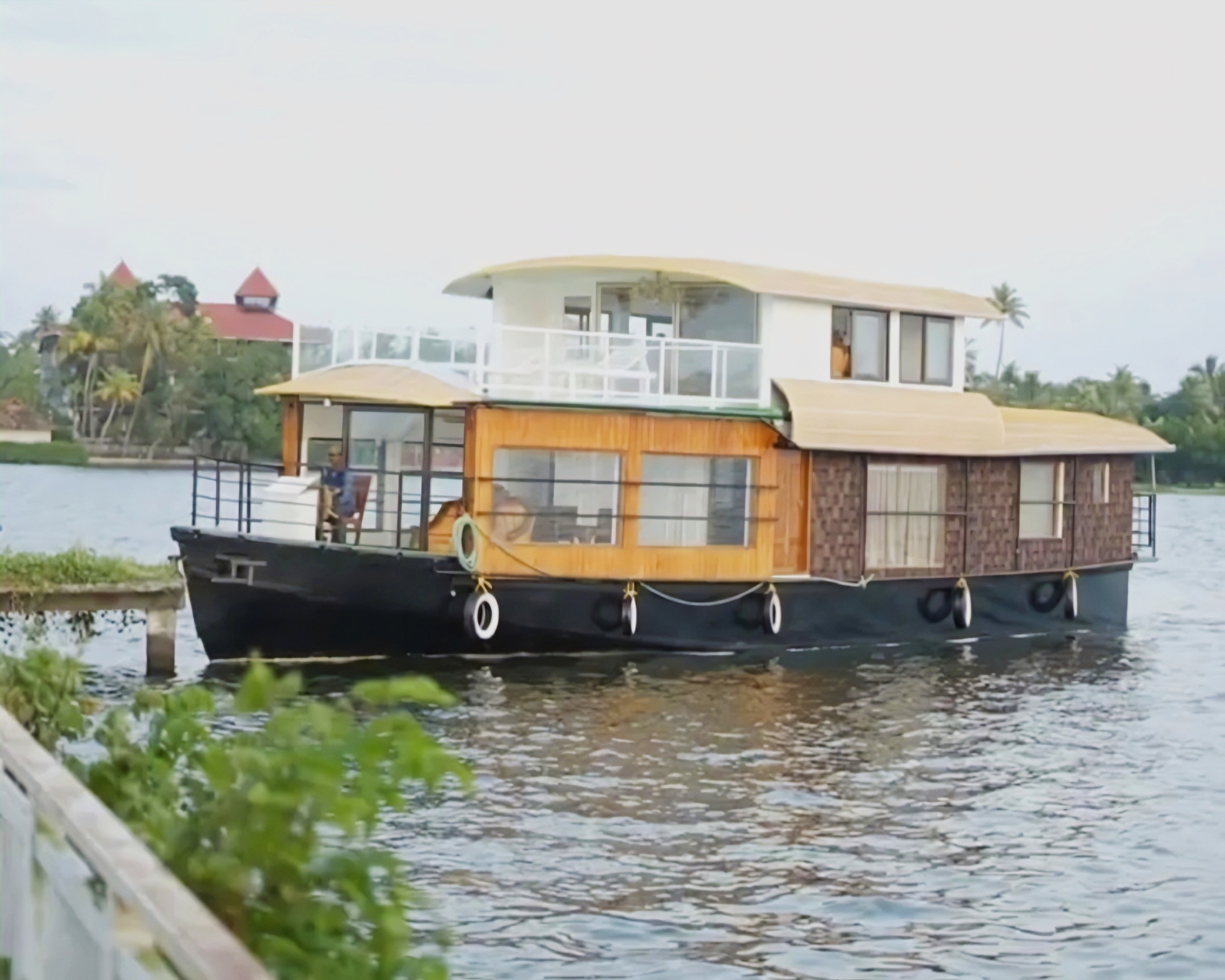 Luxury Single Bedroom Houseboat