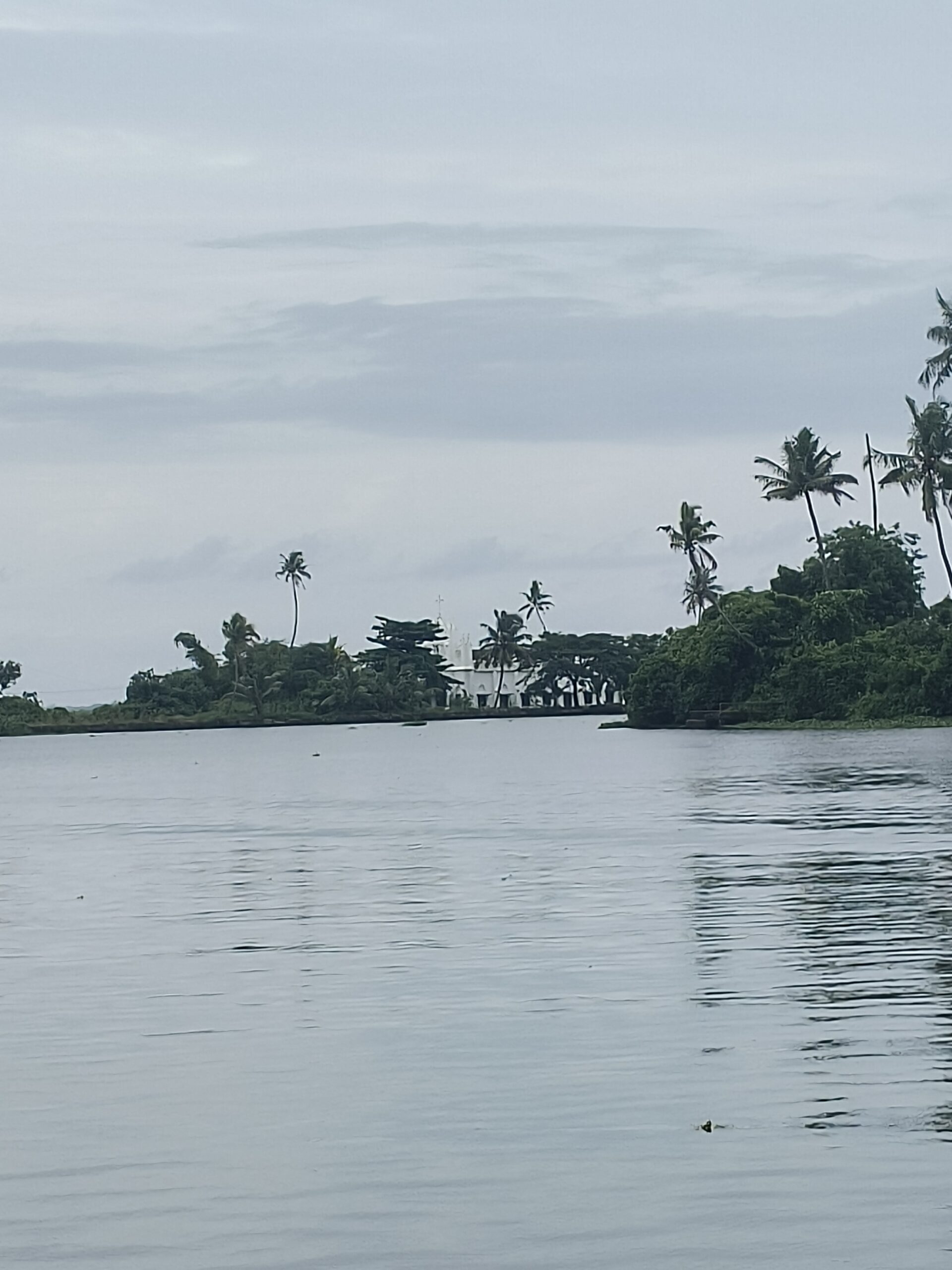 Reusable steel bottles replacing plastic on Vinayak Houseboats